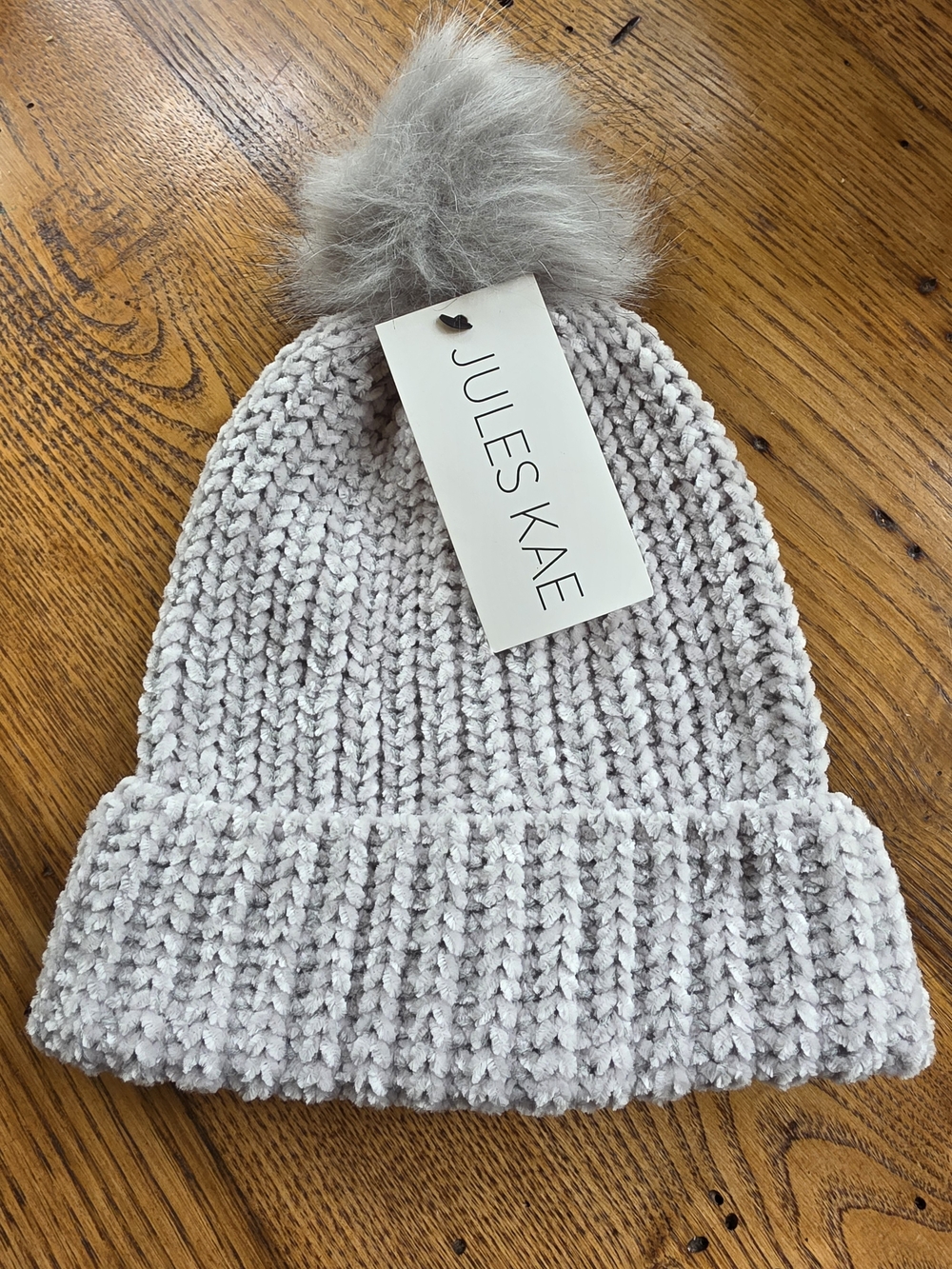 ❄️NWT Jules Kae Women's Light Gray Knit Pom Pom Beanie
